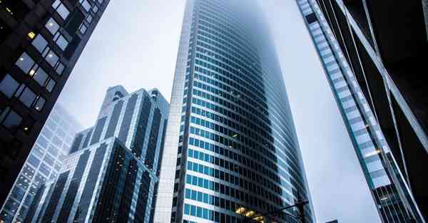 lv活动明星_lv活动明星现场男明星穿搭